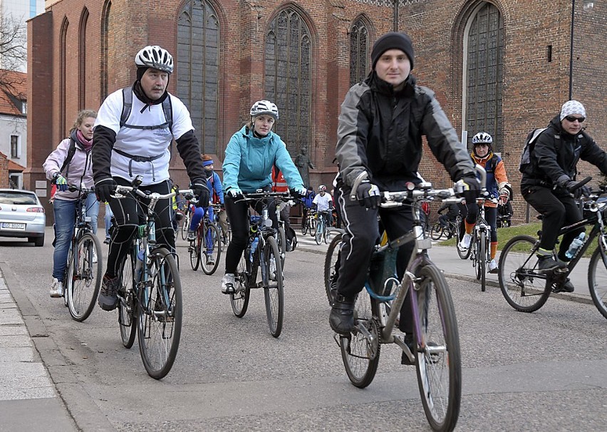 Trójmiasto: Nocny przejazd rowerowy dla Jana Pawła II - zobacz zdjęcia