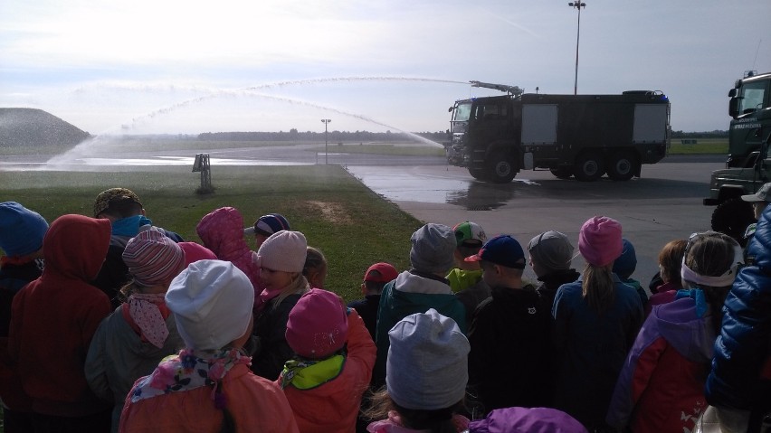 Przedszkolaki z "ósemki" odwiedziły podmalborskie lotnisko NATO