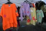 Pełno wiosennych ubrań i modnych dodatków na targowisku przy ulicy Dworaka w Rzeszowie. Ceny zaczynają się od kilku złotych [ZDJĘCIA]