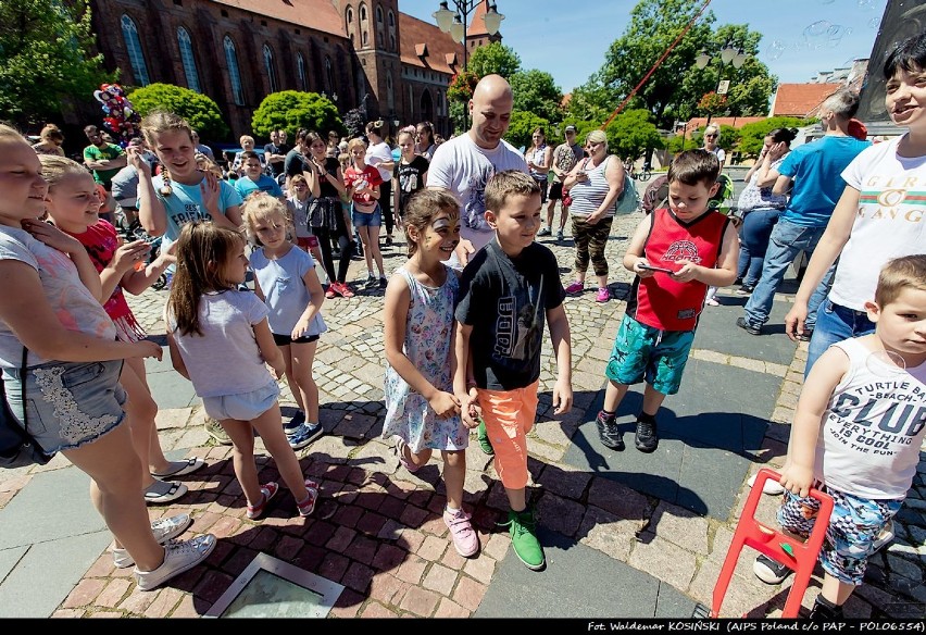 Rodzinny Dzień Dziecka na placu przed teatrem. Zobaczcie, jak było! [ZDJĘCIA]