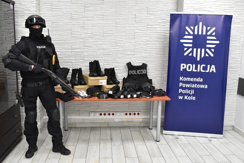 Nowe „zabawki” policji w Kole. Stowarzyszenie uzbroiło Nieetatową Grupę Realizacyjną
