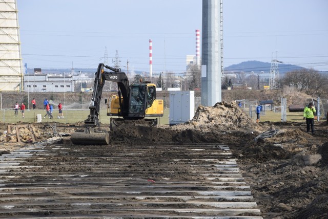 Na stadionie przy Limanowskiego zamontowano już pierwsze elementy zadaszenia.

Zobacz kolejne zdjęcia. Przesuwaj zdjęcia w prawo - naciśnij strzałkę lub przycisk NASTĘPNE