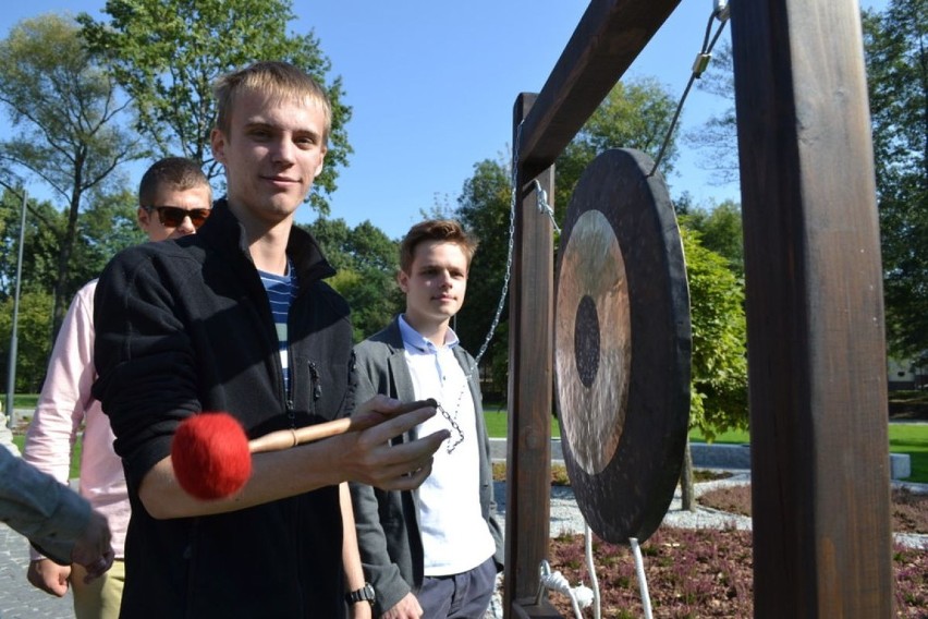 Gong podczas otwarcia wydawał świetne dźwięki, wibracje...