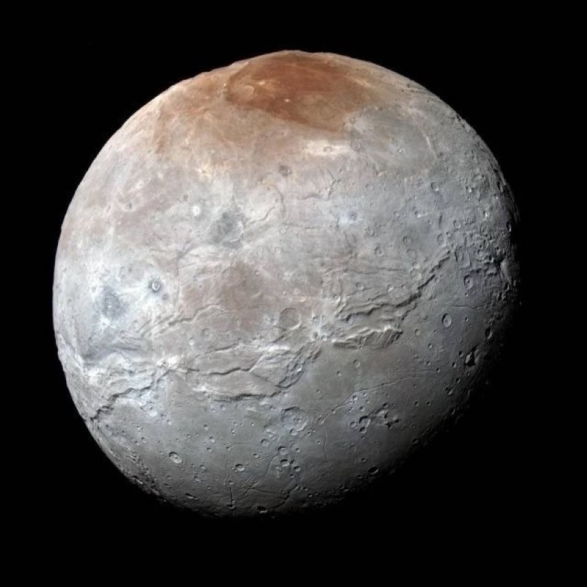 Sonda New Horizons przesłała wspaniałe zdjęcia Charona. Satelita Plutona usiany jest kanionami (zdjęcia)