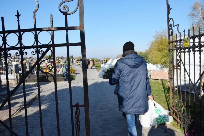 Wyszukiwarka grobów na cmentarzu parafialnym w Kraśniku już działa. Sprawdź, jak znaleźć miejsce pochówku bliskich