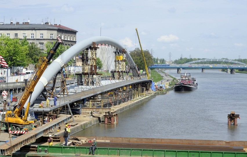 Kładka uroczyście została otwarta we wrześniu 2010