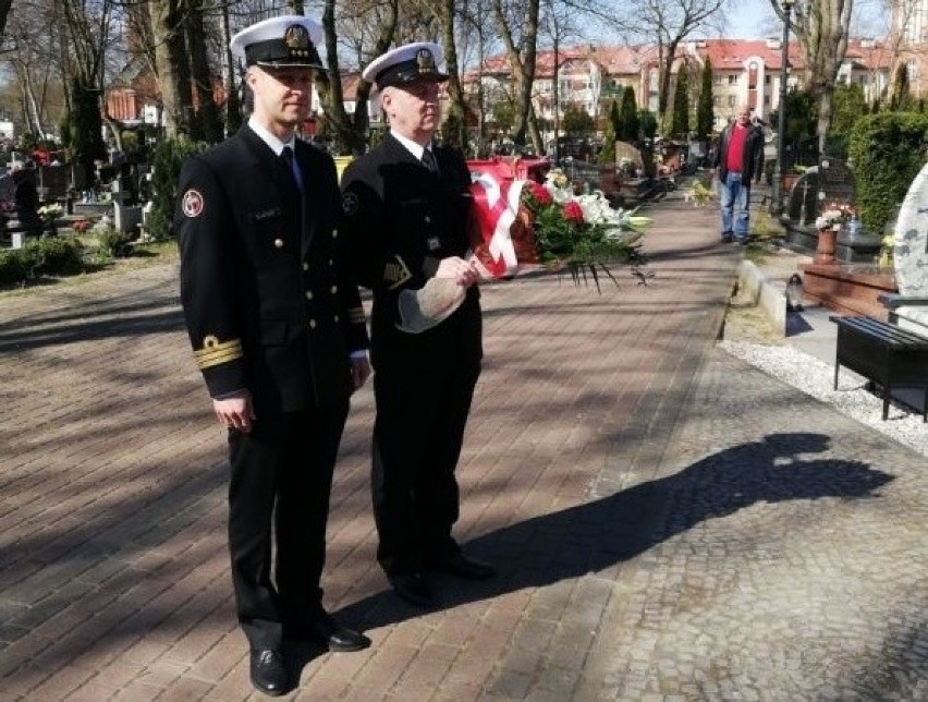 Ustka w ciszy i symbolicznie uczciła pamięć ofiar pomordowanych w Katyniu