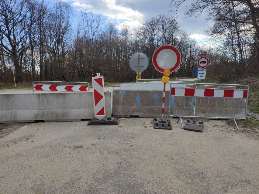 Słowacy zabetonowali przejście graniczne z Polską. Droga w Ożennej zablokowana [FOTO]