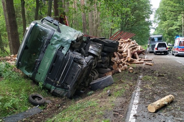 Droga nr 39 wciąż jest zablokowana. Na miejscu trwają działania służb