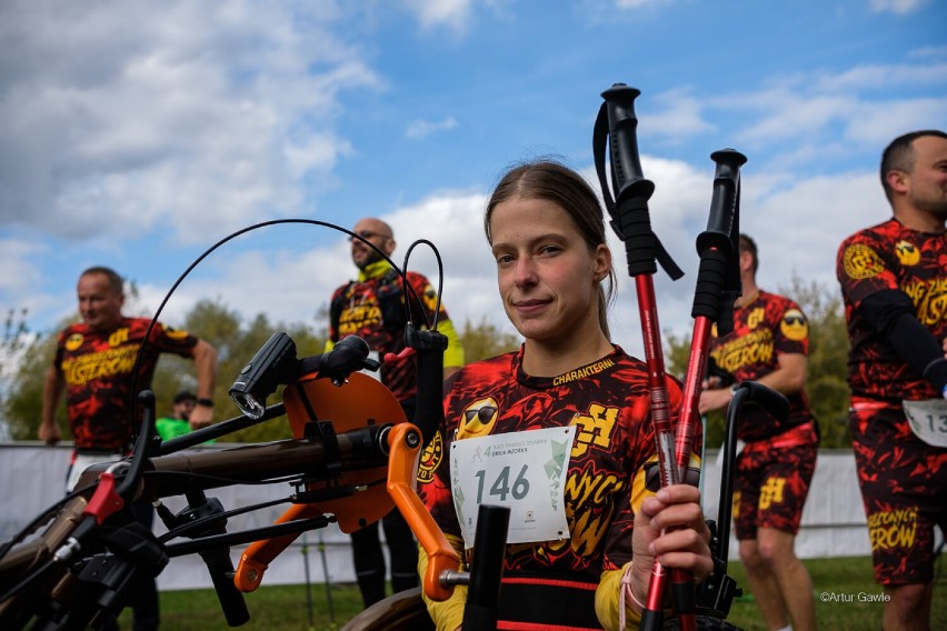 5-kilometrowy dystans można było pokonać biegnąc lub...