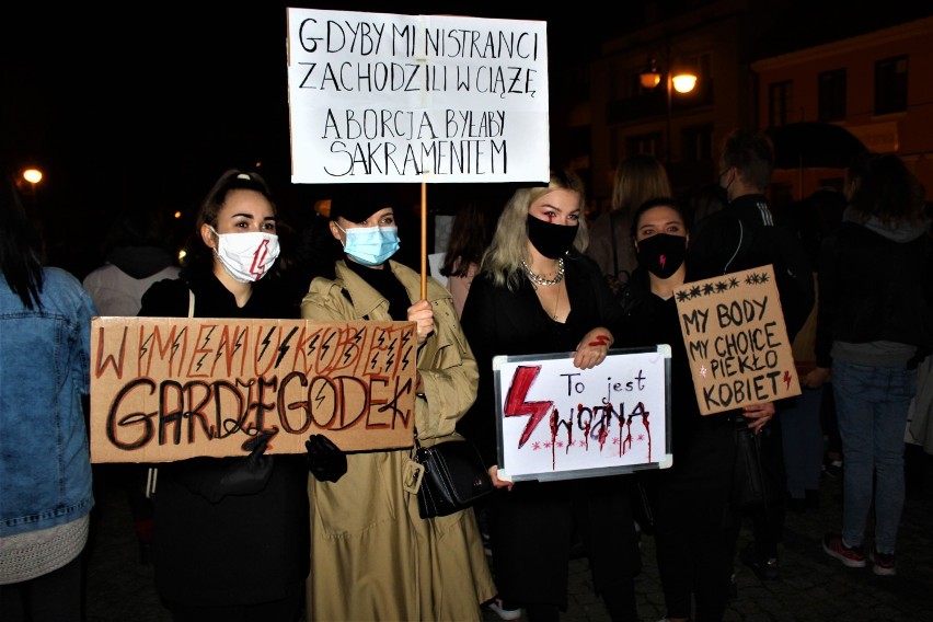 Tak wyglądały protesty kobiet w Łęczycy. TOP 30 zdjęć