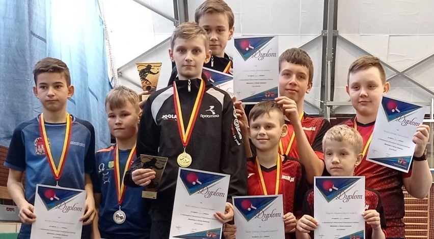 Pięć medali tenisistów UMLKS Radomsko na mistrzostwach w Moszczenicy