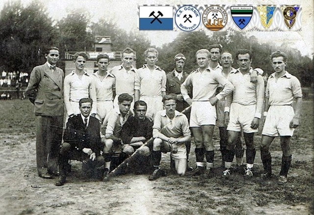 Pierwsze zdjęcie piłkarzy Górnika Wałbrzych na stadionie w dzielnicy Nowe Miasto - wiosna 1946 r.