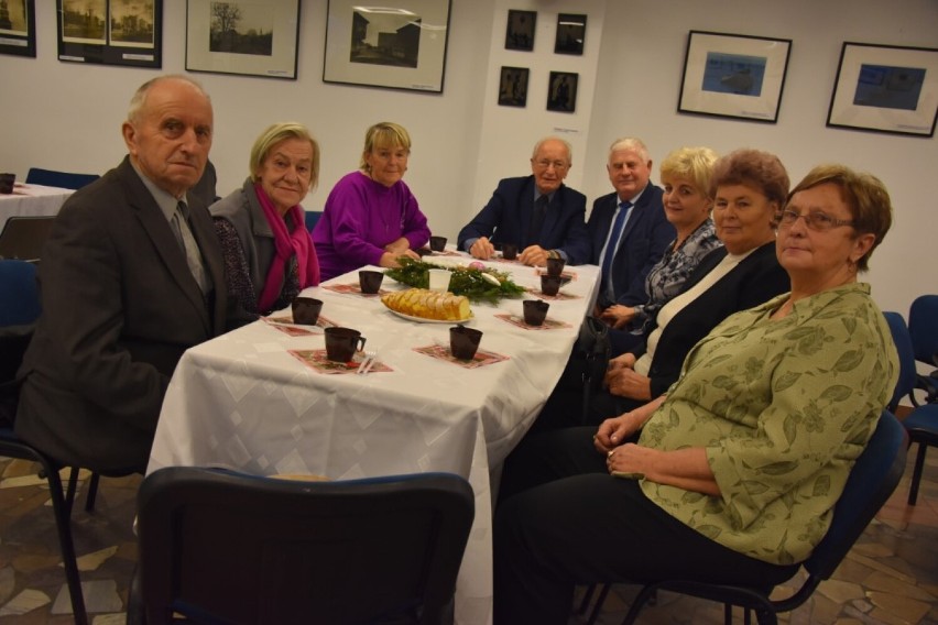 Wągrowiec. Świąteczne spotkanie seniorów z klubu "Srebrna Nić". Specjalnie dla nich wystąpiły przedszkolaki 