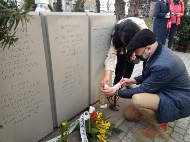 Kaliszanie uczcili rocznicę powstania w getcie warszawskim na placu Rozmarek