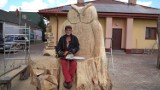 Doroczne plenery rzeźbiarskie w Nowej Wsi Wschodniej. Artyści pokazali wspaniałe rzeźby