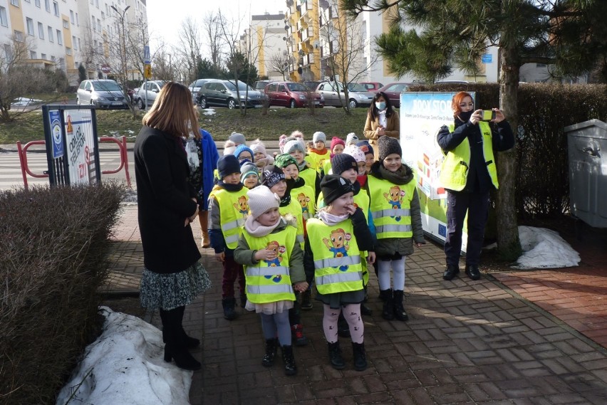 Akcja „Bezpieczne Radomsko” z komisarzem Błyskiem dla przedszkolaków [ZDJĘCIA, FILM]