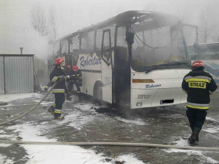 Autobus spłonął na parkingu. Nie było w nim pasażerów