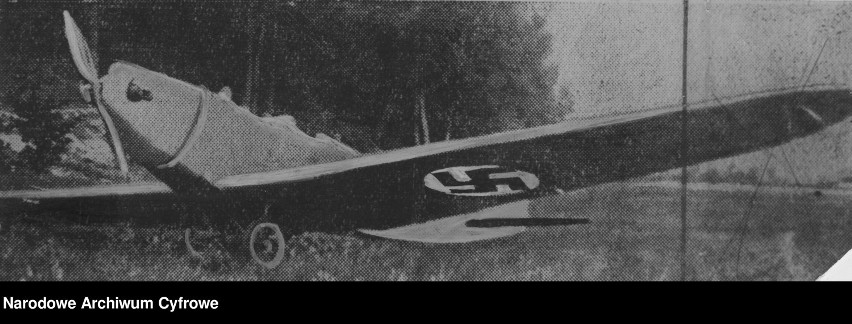 Zdjęcie pokazujące samolot Niemiecki pod Wągrowcem w 1933...