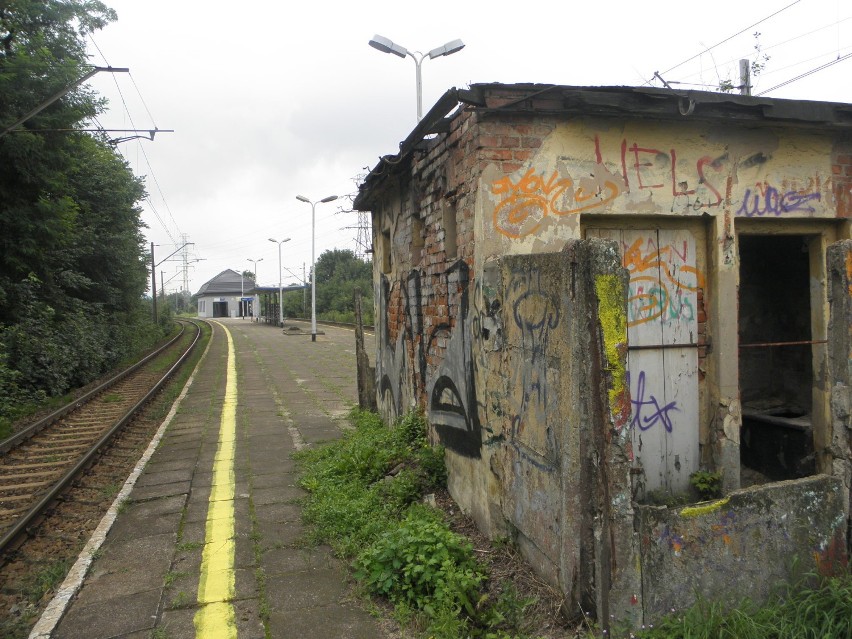 Dworzec PKP na Paruszowcu piękny, ale ta toaleta na peronie to koszmar