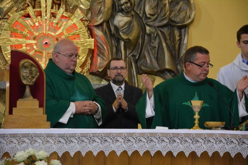 Ksiądz Maciej Grześ został uroczyście pożegnany przez parafian i policjantów [FOTO] 