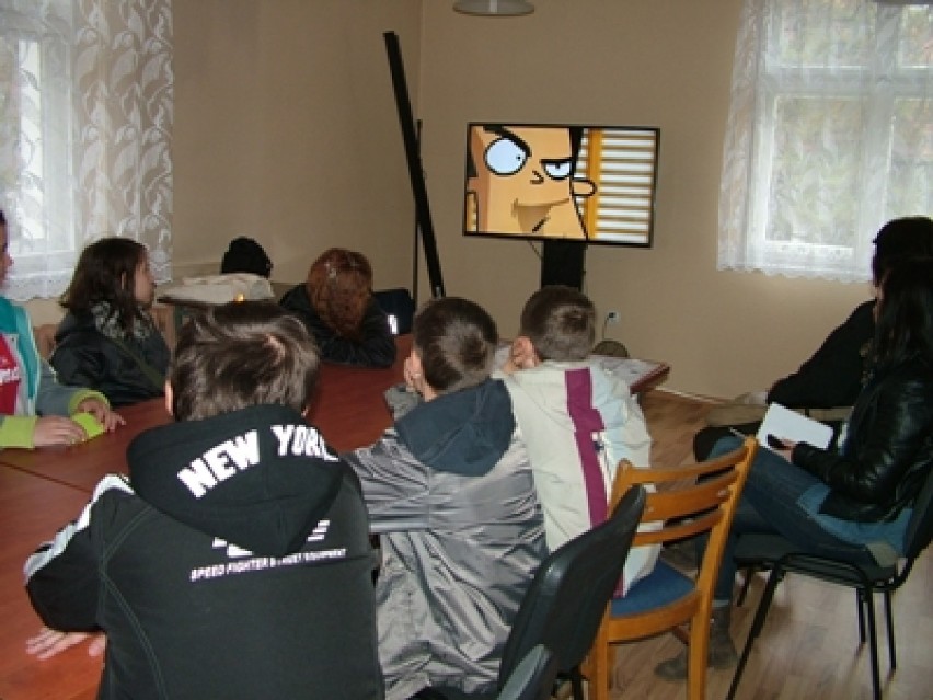 Mundurowi na spotkaniu w Szkole Podstawowej w Różewie...