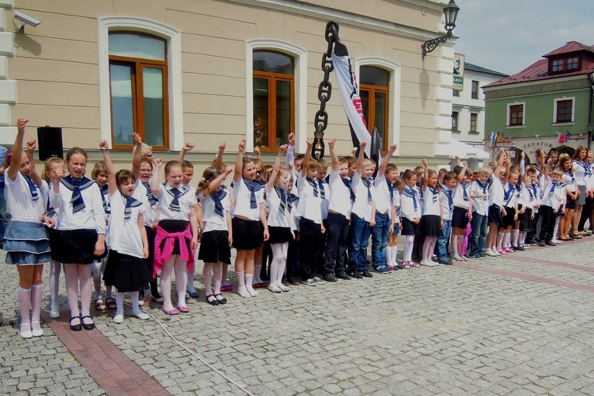 Zamość: Odsłonili kotwicę na Rynku Solnym