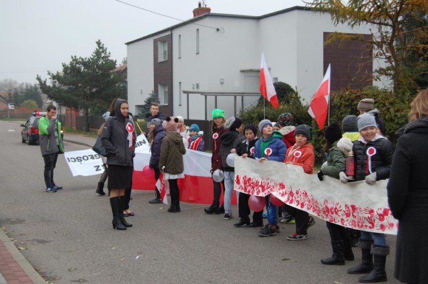 Sztutowo. Marsz Niepodległości ulicami miejscowości