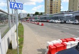Drogowcy zapomnieli zlikwidować tymczasowy postój taksówek po otwarciu dworca autobusowego w Kielcach 