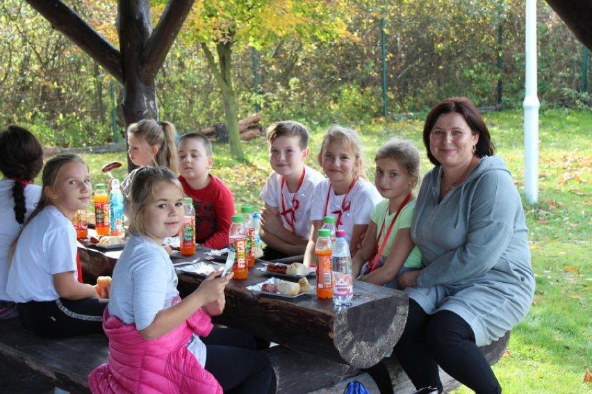 Dzień patrona w Szkole Podstawowej w Ostrówku. Rozstrzygnięto także konkursy [FOTO]