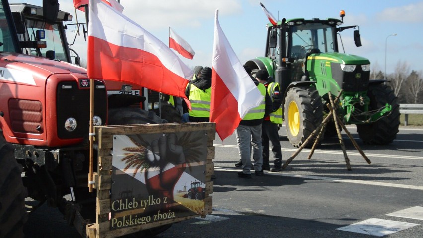 Rolnicy pod Chojnicami zaostrzają protest