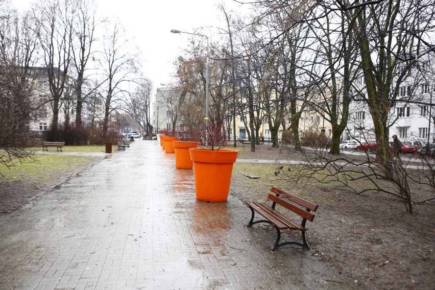 Ogromne donice znikają z centrum miasta. Nie znaczy to, że...