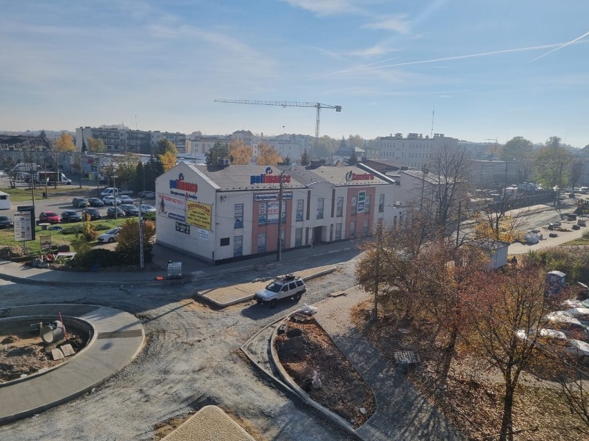 Budowa drugiego ronda na Krakowskim Przedmieściu wkracza w końcową fazę ZDJĘCIA
