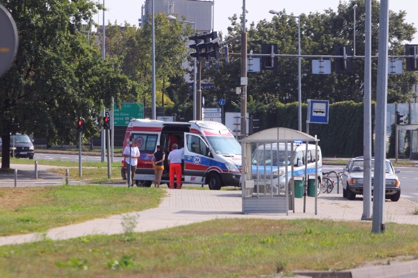 Potrącenie rowerzysty w Legnicy (ZDJĘCIA)