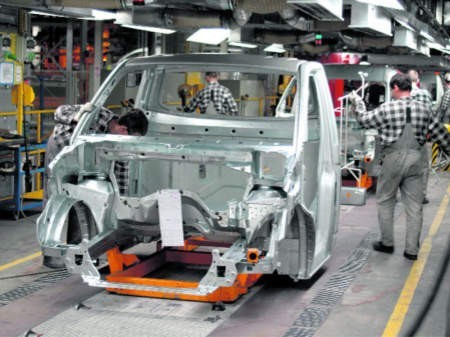 Obecnie w fabryce VW w Poznaniu produkowane są głównie modele caddy i transporter - FOT. WALDEMAR WYLEGALSKI