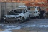 Policja bada sprawę spalonych aut w Grębocicach. Były warte pół miliona złotych