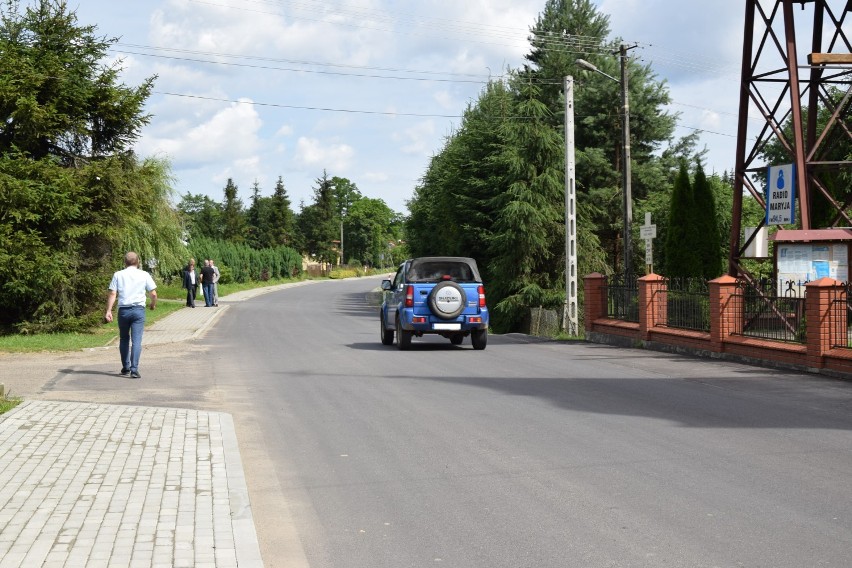 Mieszkańcy Tarnawy Górnej doczekali się remontu drogi i budowy chodnika [ZDJĘCIA]