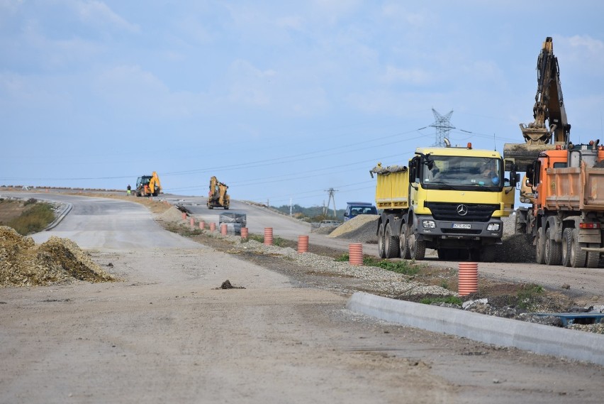 Zajrzeliśmy na plac budowy obwodnicy Raciborza. Prace idą sprawnie 