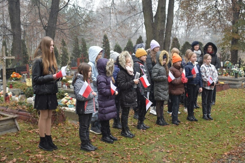 Oznaczenie grobów odznaką "Tobie Polsko"