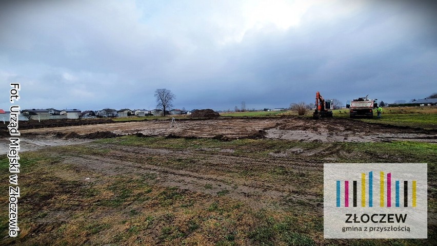 Stadion Złoczewie. Powstaje wielofunkcyjne boisko, rośnie nowa murawa ZDJĘCIA