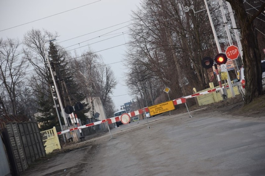 Przejazd kolejowy na ulicy Opiesińskiej w Zduńskiej Woli zamknięty do 8 marca [zdjęcia]