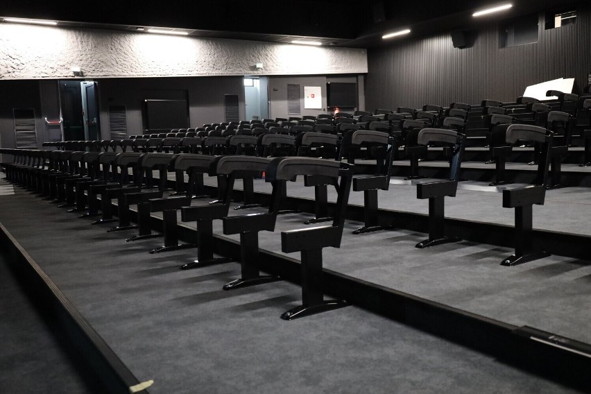 Nowe fotele w sali widowiskowej MDK w Radomsku. Kiedy otwarcie sali po remoncie?