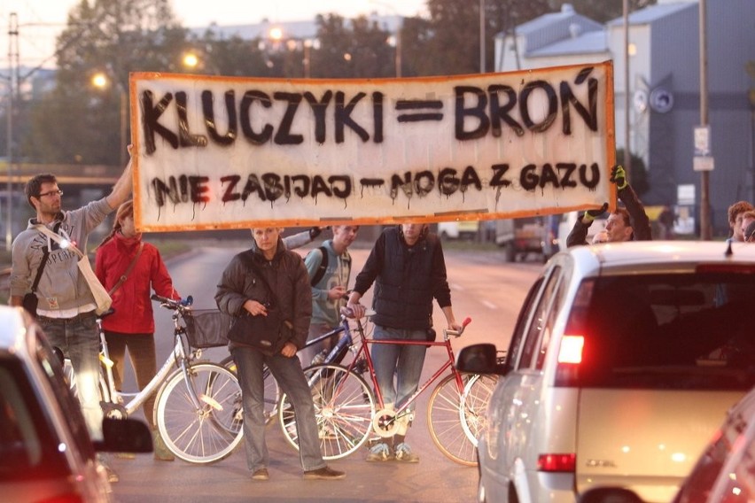 Wrocław: Rowerzyści uczcili pamięć zmarłego przy Legnickiej (ZDJĘCIA)