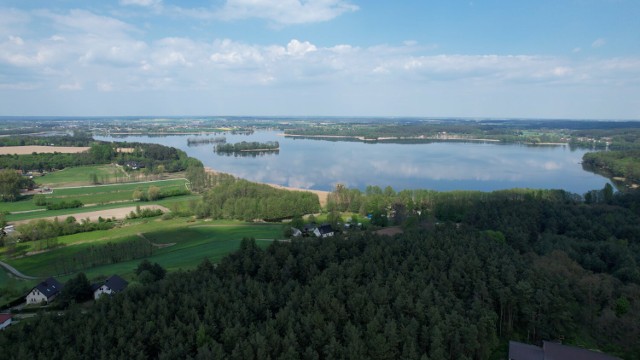 Intwerencja strażaków na wodach Jeziora Chrzypskiego. W trakcie burzy zaginęło dwóch kajakarzy (zdjęcie ilustracyjne).