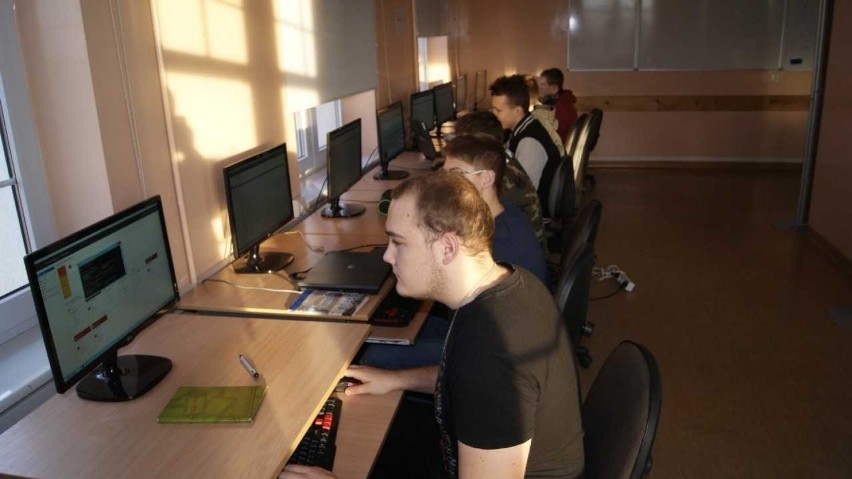 Przyszli informatycy z ZSP 3 w Malborku uczą się na kursach z unijnego projektu