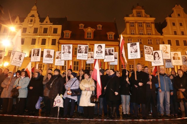 Marsz Milczenia we Wrocławiu. Obchody 6. rocznicy katastrofy smoleńskiej