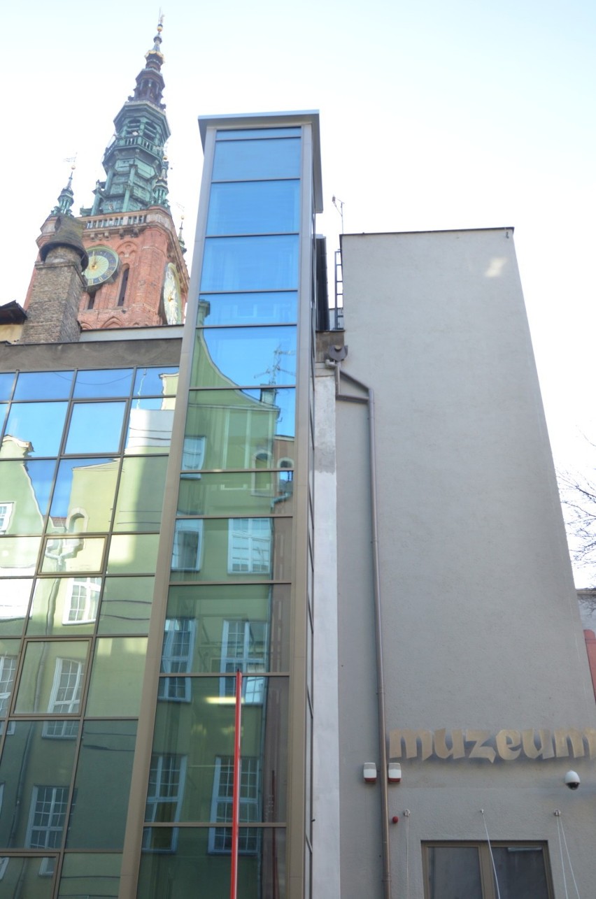 Niepełnosprawni będą mogli zwiedzać Ratusz Głównego Miasta Gdańska dzięki windzie i rampie [zdjęcia]