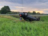 Powiat bełchatowski: Samochód dachował, jedna osoba ranna