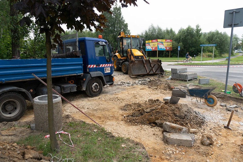 Nowy chodnik w Jastrzębiu, remont w rejonie skrzyżowania...