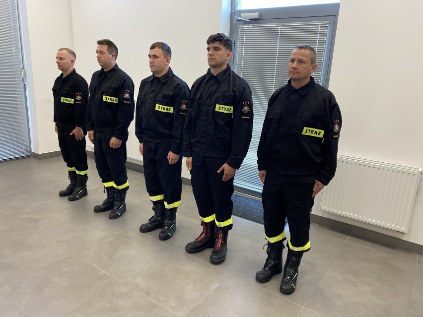 Nowi strażacy w Rzeszowie. Złożyli ślubowanie w JRG 3 [ZDJĘCIA]